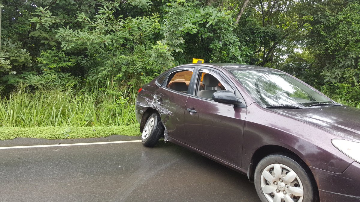 RetenChiriqui's tweet photo. Información de @daysisa91: @RetenChiriqui 3ple colisión en la vuelta cervecería nacional Los Algarrobos https://t.co/o9KZROMnqk