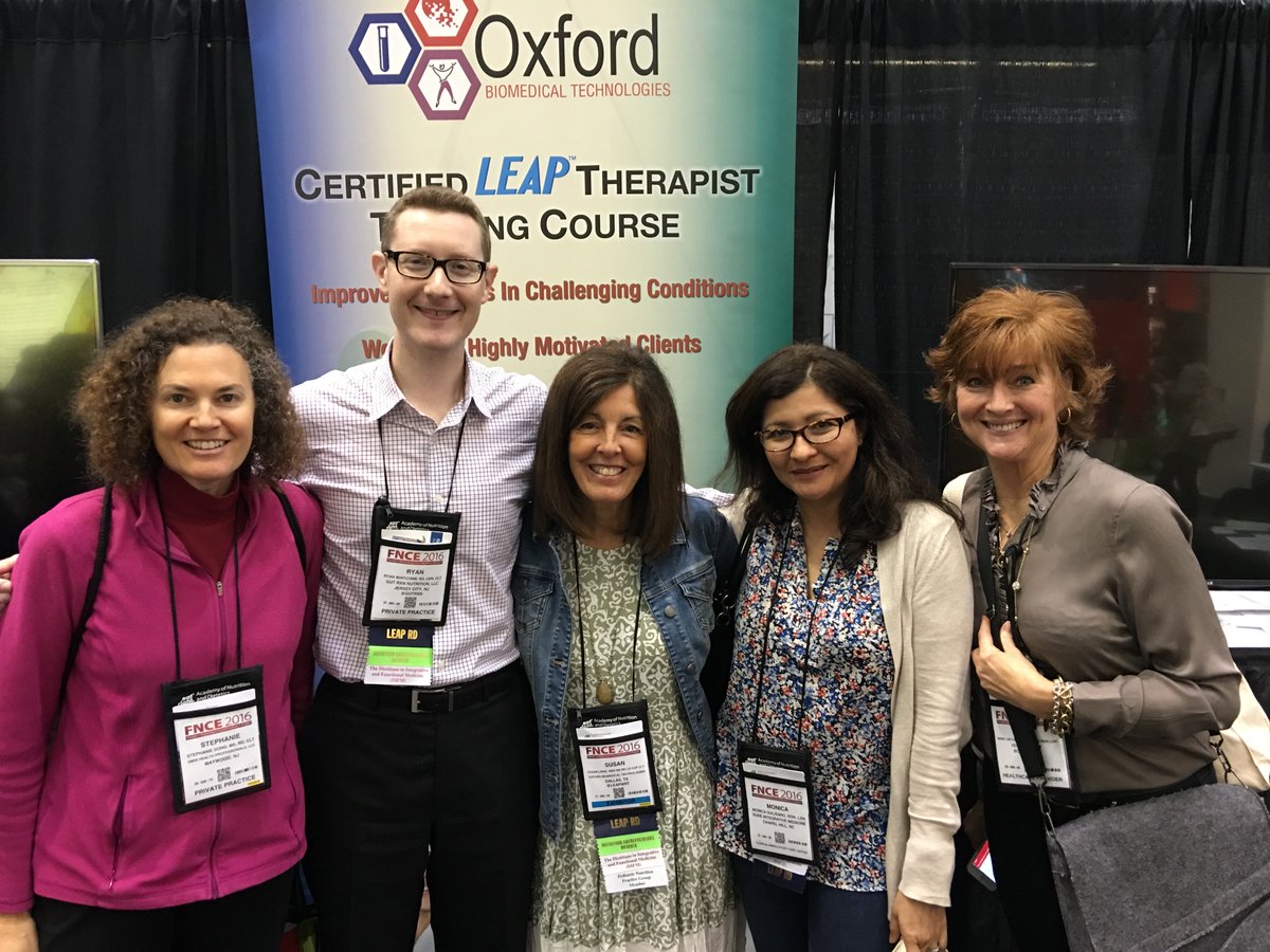 LEAPMRT's tweet image. Last day at #FNCE! Look at this group at the LEAP Booth #2732 Stephanie Song, @gutrxn @susanlinke_rd Monica Gulisano, Beth Reardon #loveleap