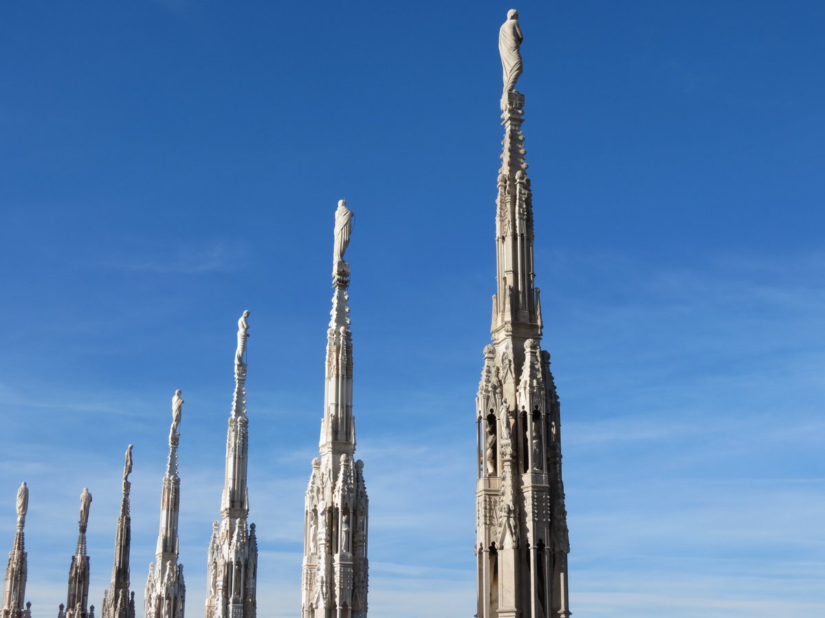 Buon #weekend da #AdottaUnaGuglia. 
Avete in mente di visitare il <a href="/duomodimilano/">Duomo di Milano</a> e le sue #guglie oggi?