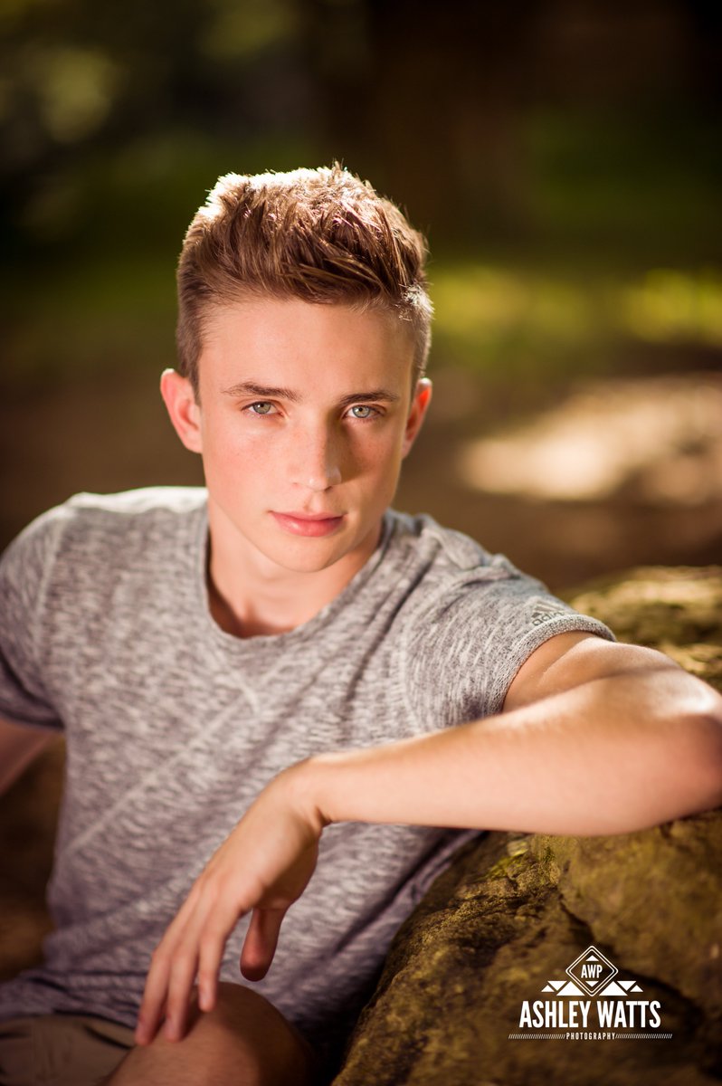 awpphotog's tweet photo. This kid doesn't take a bad picture.  #ashleywattsphotography #seniorsession https://t.co/qJM0hUROOa
