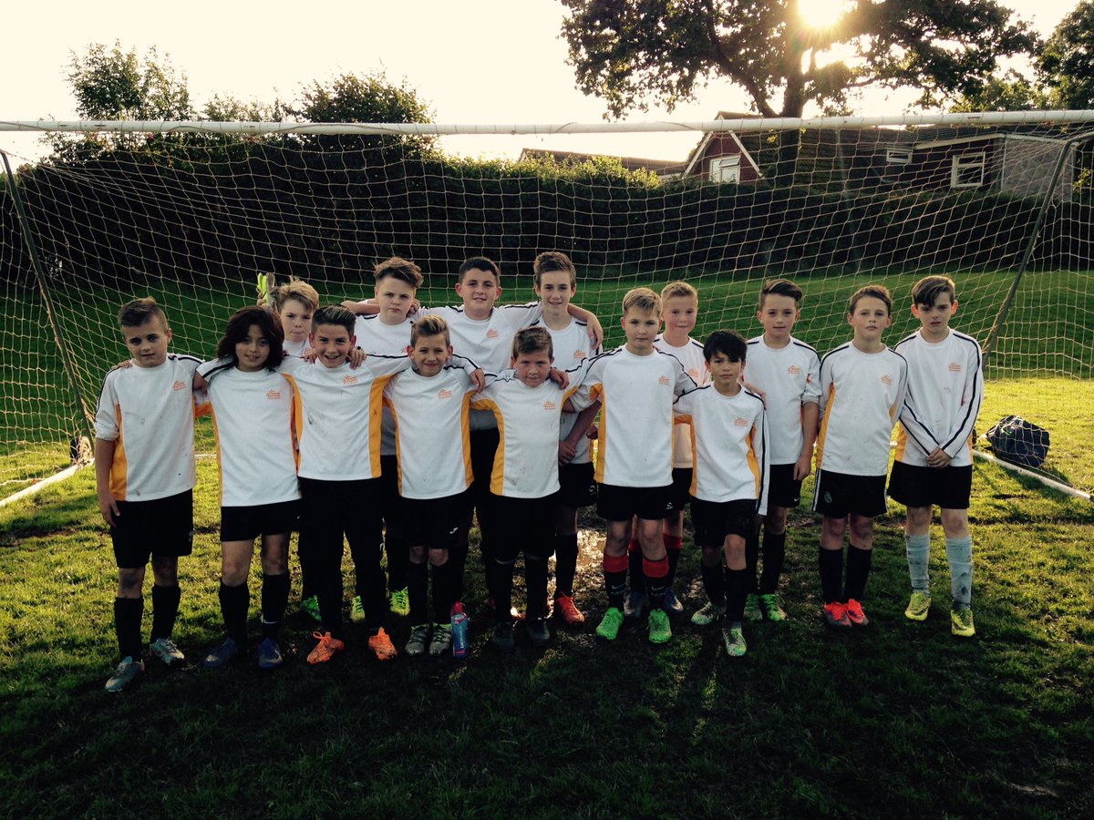 MrHodge01's tweet photo. Goal scorers from today's 4-3 win @CwmbranHigh were Ben eleyx2, Oakley jones & jake Stanton @NewportH @NewportHighPE #ourboyscan πππͺππβοΈβ½οΈβ½οΈ https://t.co/JForfnnEfq