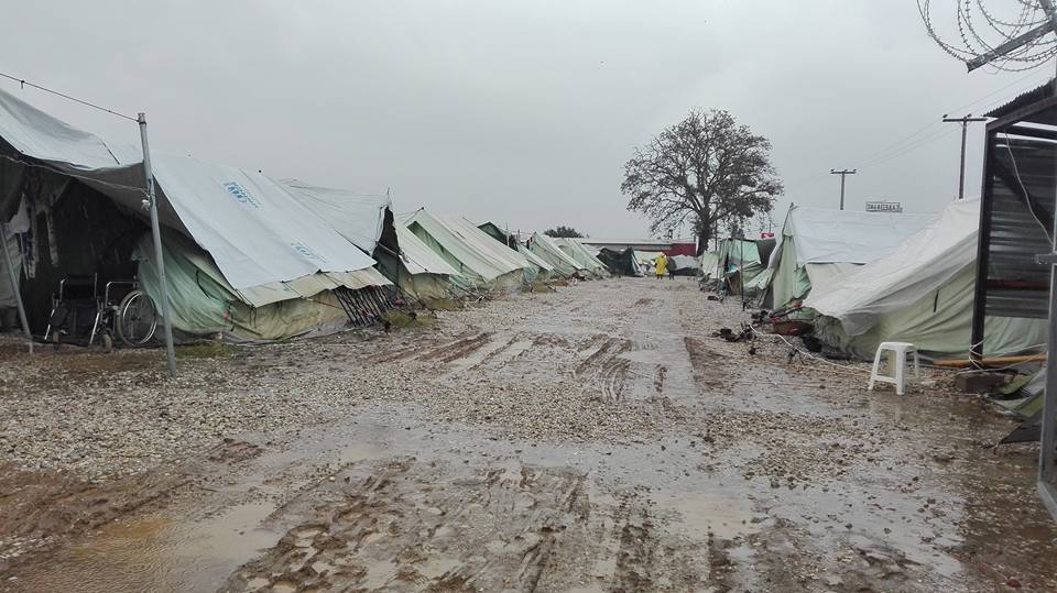 sol2refugees's tweet photo. The raining turns the #SoftexCamp #Greece to a hell.The #tents are not #waterproof. #refugees need raincoats &amp; rain boots.Refugees in crisis https://t.co/4t6eahPkYk