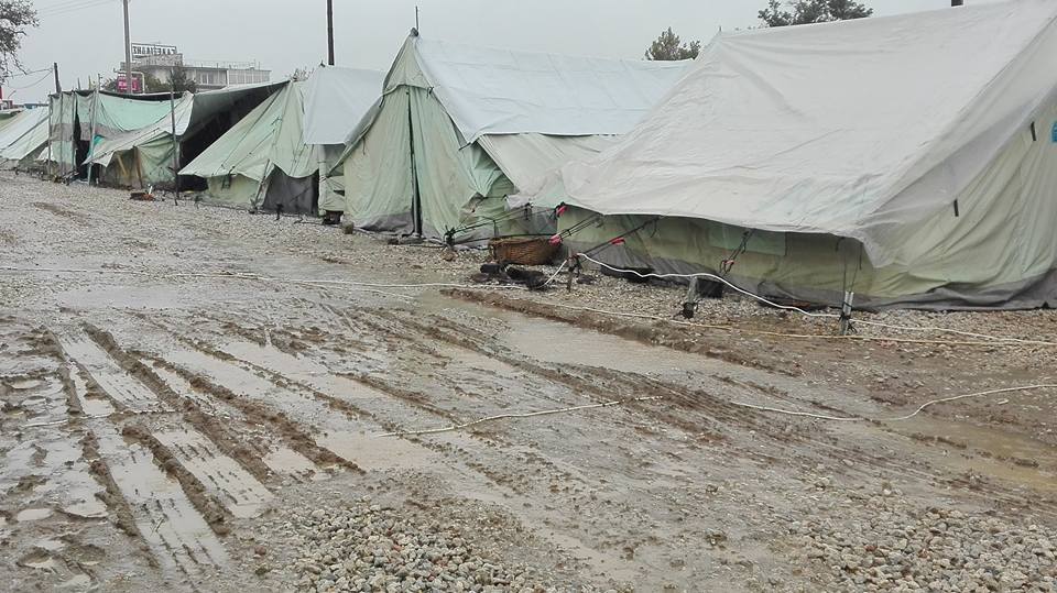 sol2refugees's tweet photo. The raining turns the #SoftexCamp #Greece to a hell.The #tents are not #waterproof. #refugees need raincoats &amp; rain boots.Refugees in crisis https://t.co/4t6eahPkYk