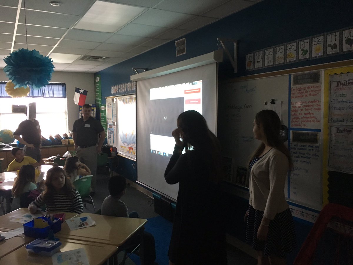 DyerrRob's tweet photo. @SouthwesternU Dr Kamen's students teaching science concepts through play at Mitchell Elem #mitchellmavs https://t.co/h7tgV8TEYE