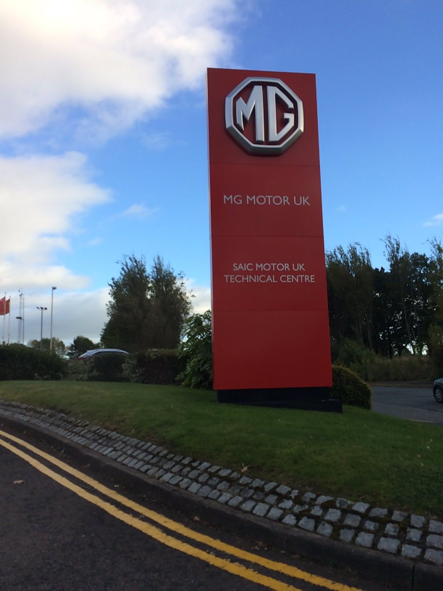 NorthLeicsMGOC's tweet image. Funny, don&apos;t miss radio or have need for reversing camera in #MGMIDGET yet grateful when fixed in #MG6 by @MGSalesCentre #ModernCarProblems
