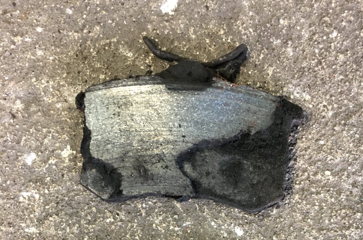 PerfectTouch7's tweet image. That&apos;s what you call a worn out brake pad!😱 We advised immediate replacement👍🏻 
#Safety #PerfectTouchPerformance #Hoddesdon