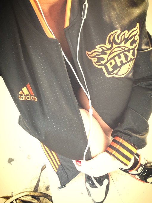I knew it would be chilly up free in the bay ...Repping my NEW #PhoenixSuns Tracksuit Jacket https://t<a href="/tag/phoenixsuns"class="tags"><span>#phoenixsuns</span></a>