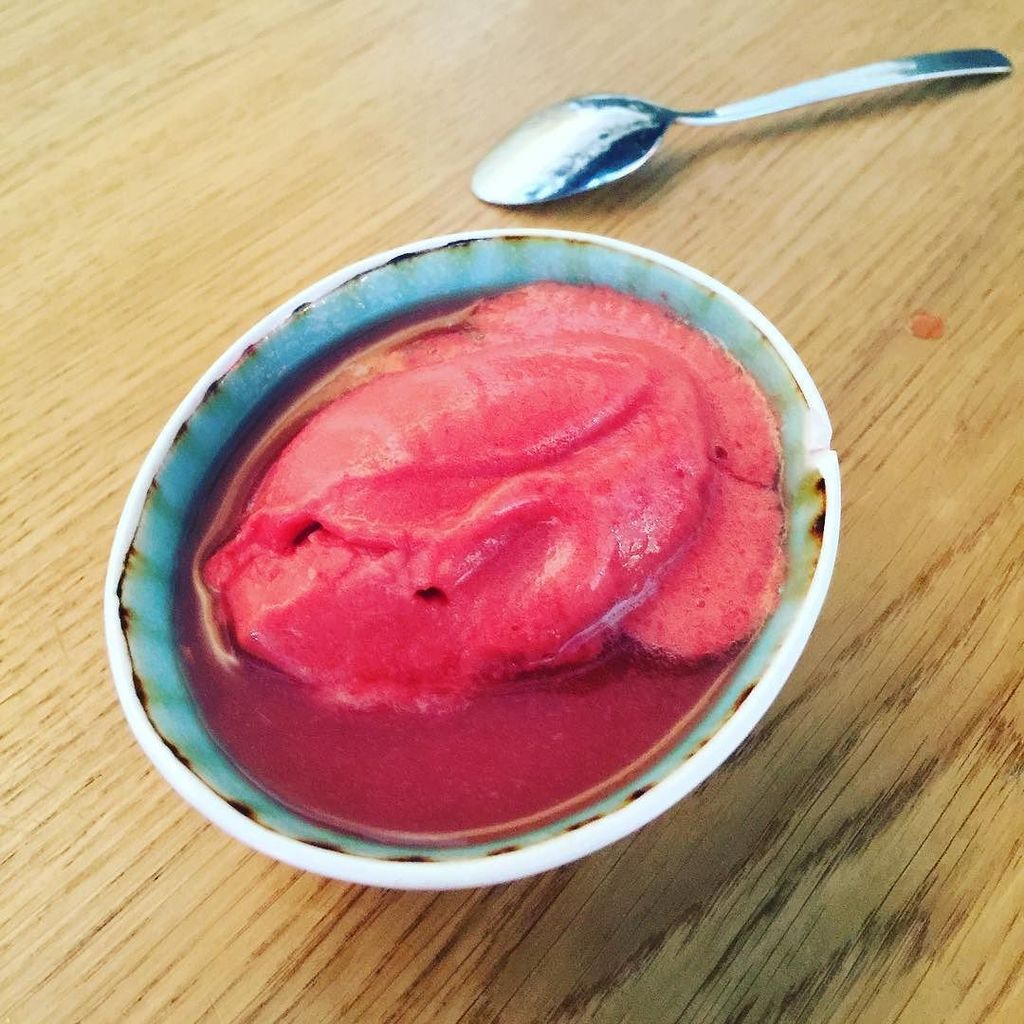 aklees's tweet image. Lunch bei Sipgate #sipgate #lecker #melonensuppe #erdbeereis #erbeersorbet @sipgate #danke… ift.tt/2ehaLds