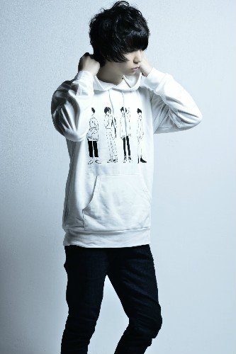 vgvd's tweet photo. 【そらる×ヴィレヴァン】

◎そらるさん着用写真公開！
◎完売のトートバッグ追加販売開始！※オンライン限定特典は数に限りがございます！残りが少なくなっておりますのでお早めに！
👉https://t.co/U8fglugE2k https://t.co/tGJE2BY6C6