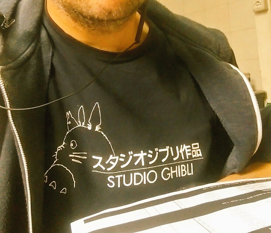 max815's tweet photo. Oggi al lavoro in compagnia di Totoro e dello #StudioGhibli 😎😜 @Ghibli_Italia #hayaomiyazaki #tshirt #ilmiovicinototoro https://t.co/apR5q5I86R