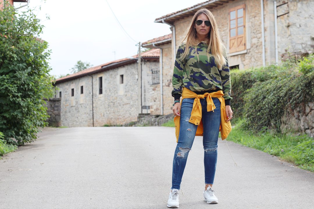 YumasCalzado's tweet photo. .@essentialnice se escapa de la rutina con un look camuflaje y las sneakers Yumas Foster https://t.co/MjSgigZzxH #sneakersgirl #casual https://t.co/1fDHJ33Xhu