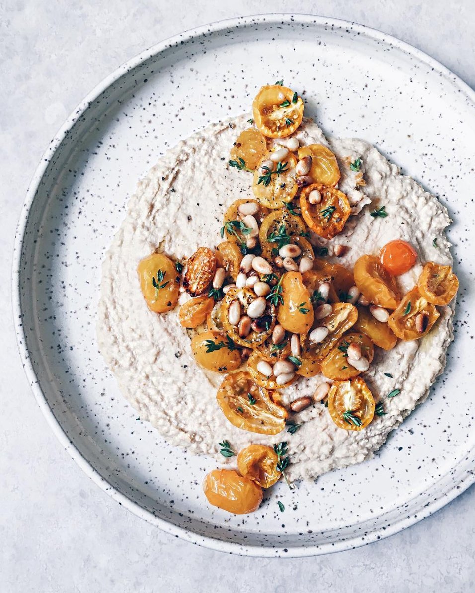 #HummusAddiction Hummus topped with slow roasted sun gold tomatoes, pine nuts and fresh thyme - light lunch perfection👌