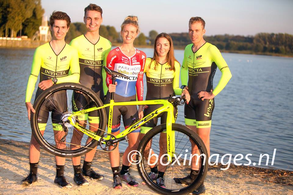 Nieuw <a href="/INVICTAeurope/">Invicta Stores Europe</a> strandteam gepresenteerd.