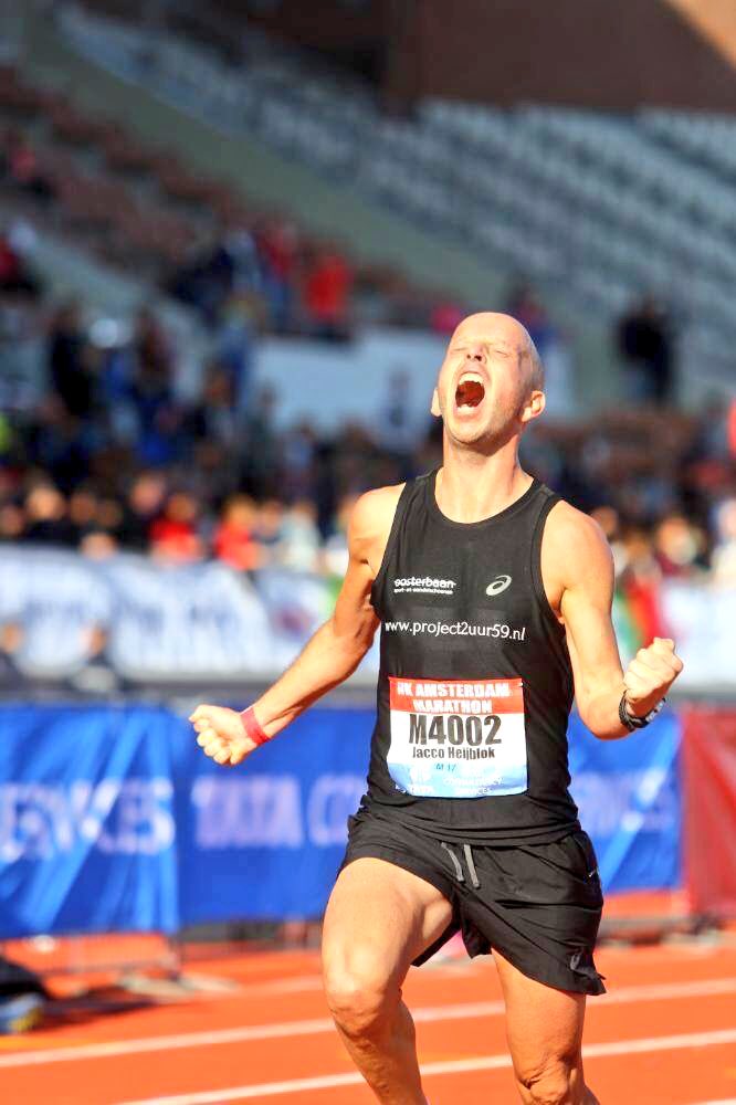 Project2uur59's tweet photo. Zo ziet het realiseren van een droomtijd eruit @TCSadammarathon. @JaccoHeijblok, wat een ontlading! #TCSAM16 #TCSsuperheroes @loopmaatjes https://t.co/K6tzSB0lIN
