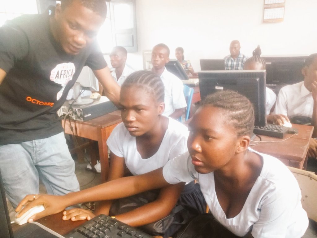 LaboureurDuCode's tweet photo. 18.10.2016 nous continuons à donner le meilleur de nous même pour vulgariser le code. #scratch  #AfricaCodeWeek #LLaboureur #Kinshasa https://t.co/vBYtixb3rk