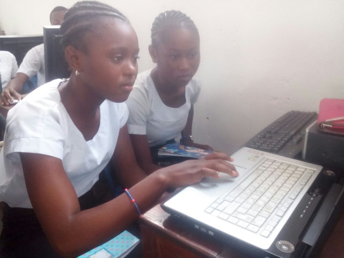 LaboureurDuCode's tweet photo. 18.10.2016 nous continuons à donner le meilleur de nous même pour vulgariser le code. #scratch  #AfricaCodeWeek #LLaboureur #Kinshasa https://t.co/vBYtixb3rk