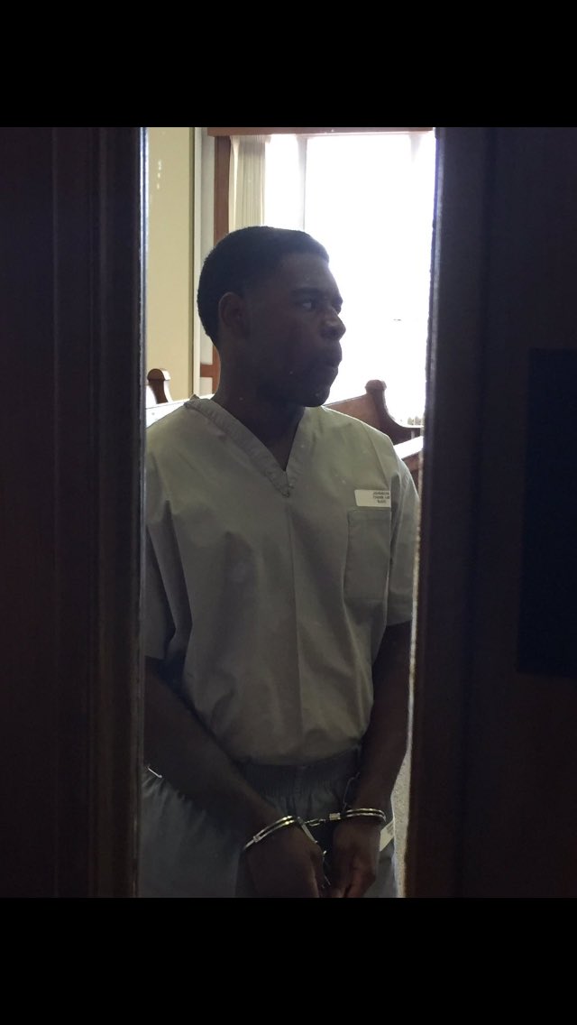 Trenzel_52's tweet photo. Hbd to my brother , man it been 2 years already 😬😳 but I just wanted to say hbd and they can't hold a real one forever🔓#FREEVARI https://t.co/dsRA7atKLa