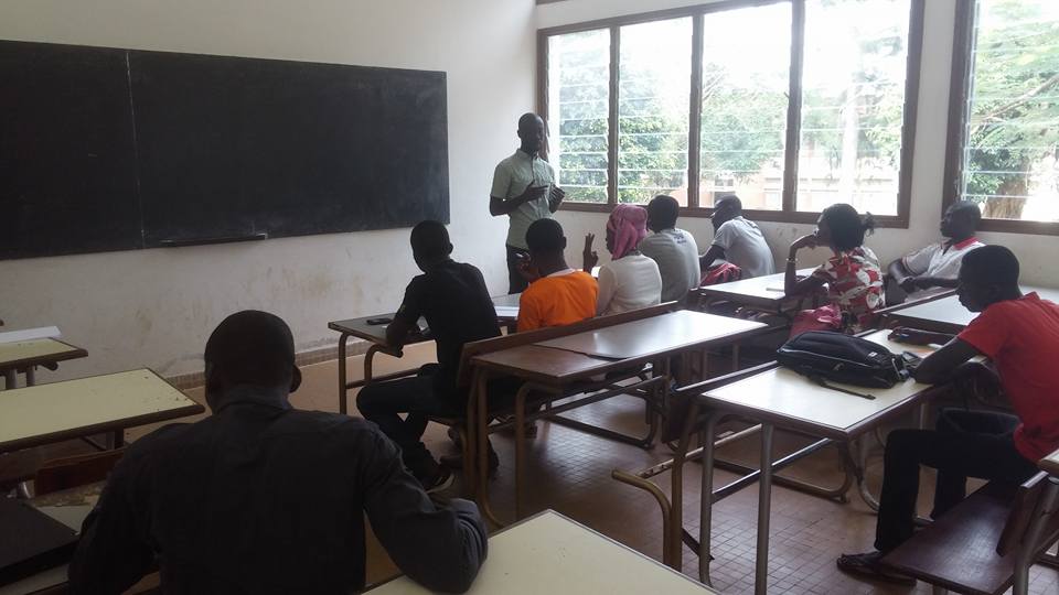 SecuRouteCI's tweet photo. Début de la phase test du projet #Securoute avec les étudiants de #AIESEC #Bouaké
#securiteroutiere #SecuRouteCI #projethonsocial. https://t.co/iVy2n0LEis