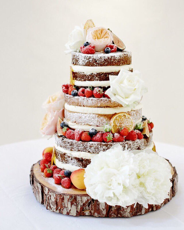 Summer naked cake <a href="/MillbridgeCourt/">Millbridge Court</a> captured by the brilliant @dashacaffreyphotographer