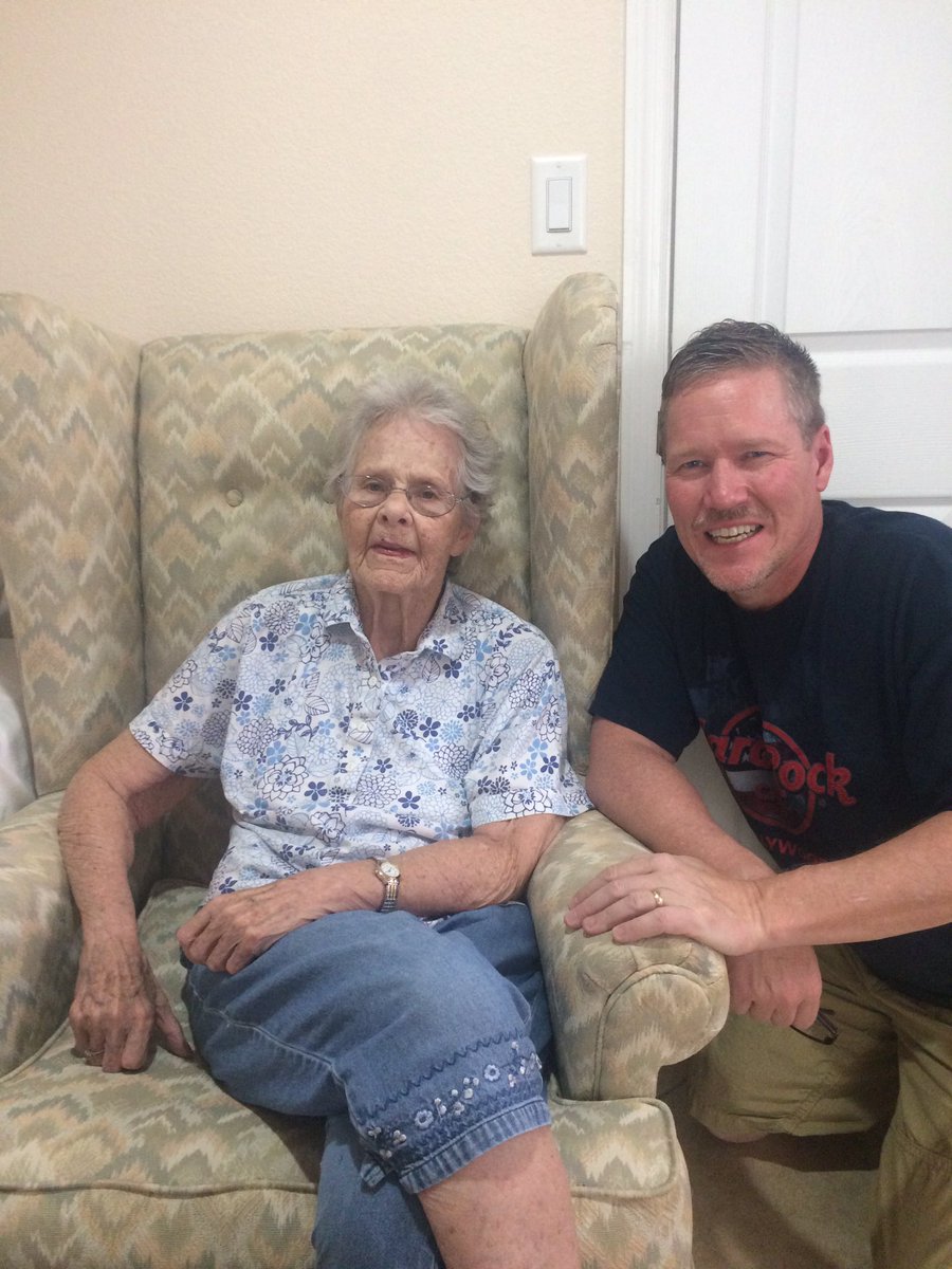 bergchem64's tweet photo. Best Mom a guy could pray for - Love you #Bergquist https://t.co/1hULe4Iuf8