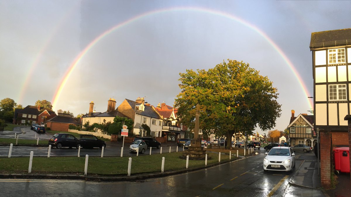 TheManorWindsor's tweet photo. A beautiful rainbow in Datchet- captured yesterday evening https://t.co/LYEL539dQO