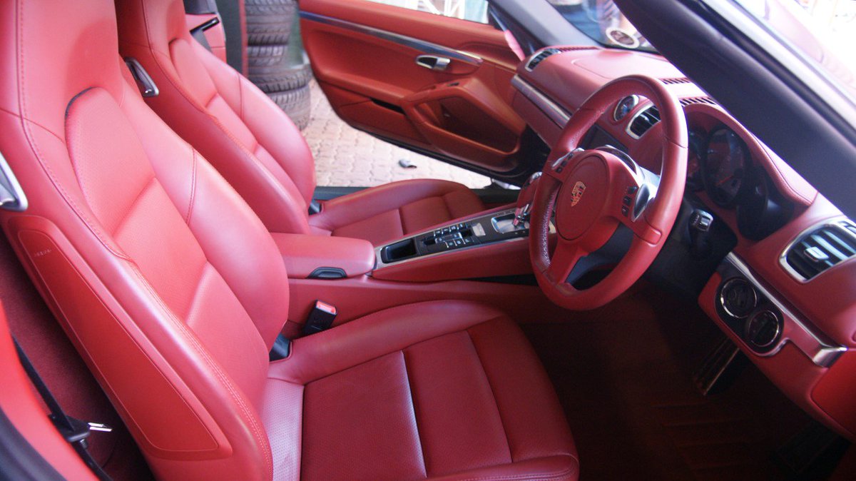 WoodmeadAuto's tweet photo. Uncommon Interior Sighting @WoodmeadAuto. Beautiful 
#Porsche https://t.co/Xhp8Cv1T8T