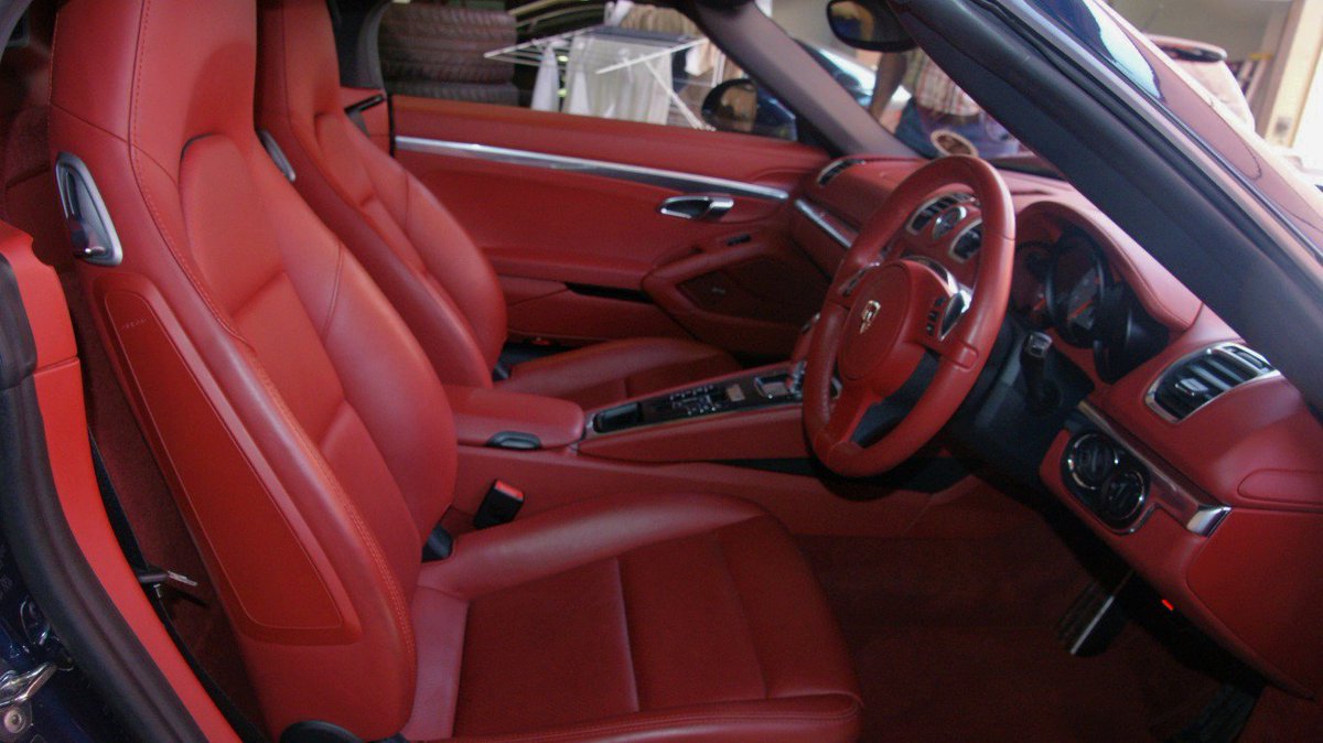 WoodmeadAuto's tweet photo. Uncommon Interior Sighting @WoodmeadAuto. Beautiful 
#Porsche https://t.co/Xhp8Cv1T8T