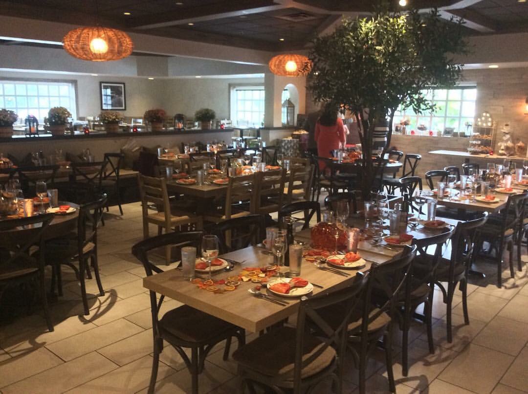 Wonderful fall inspired set-up for a wedding shower! We can host large parties and events. Give us a call 847-296-2230. 🎉🎃🍂🍁