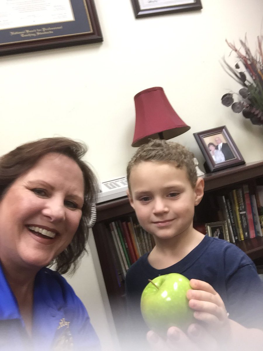BeverlyLong_RF's tweet photo. It's the little things that matter most... @MrsBohlerSES #seslearners #YJnation https://t.co/oJKdGcqrbd