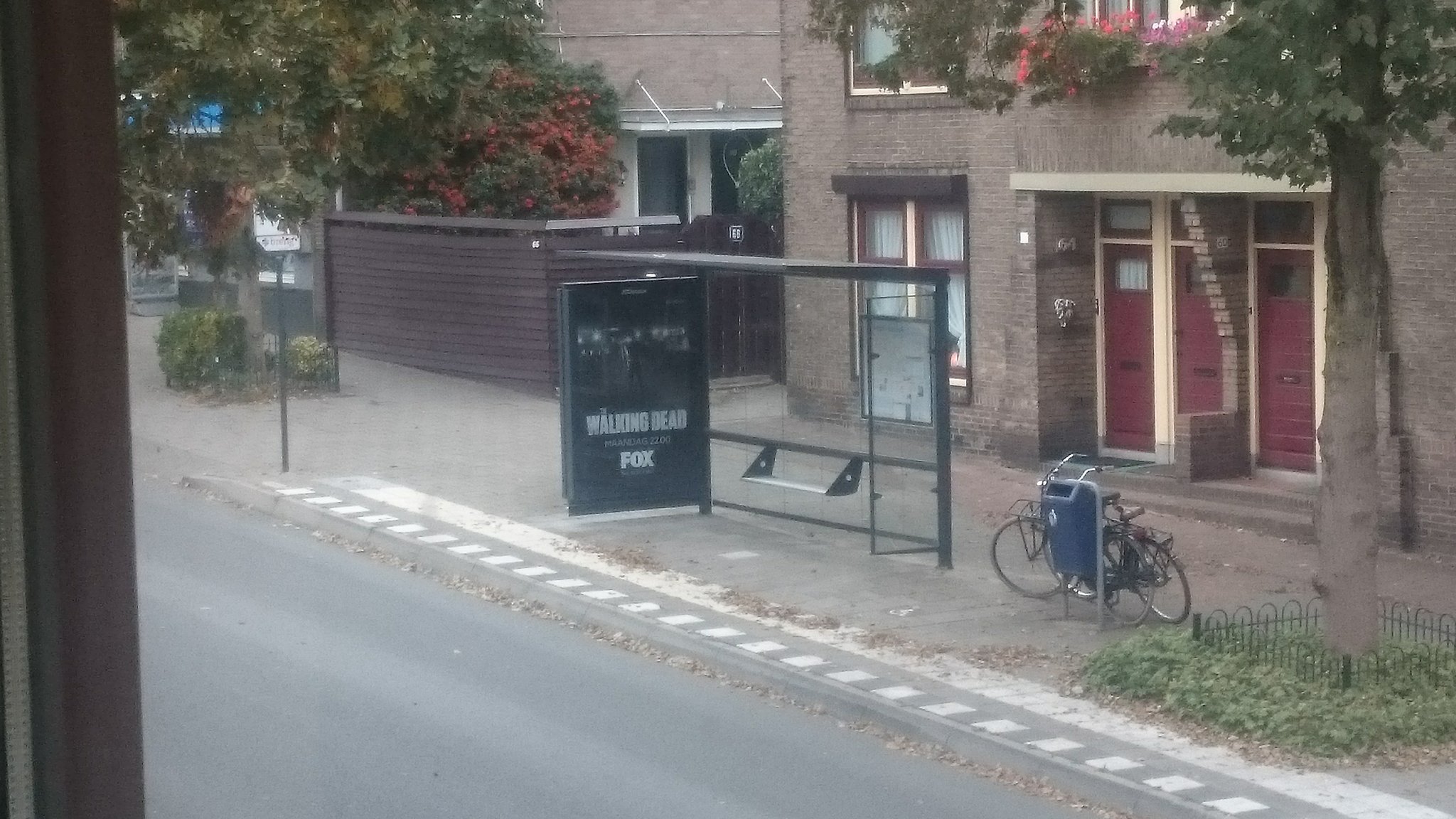@JCDecauxNL deze prachtige The Walking Dead poster is gisteren geplaatst en zou die HEEEEEL graag willen zodra die weer eruit gaat kan dat https://t.co/G1ArK9S27N