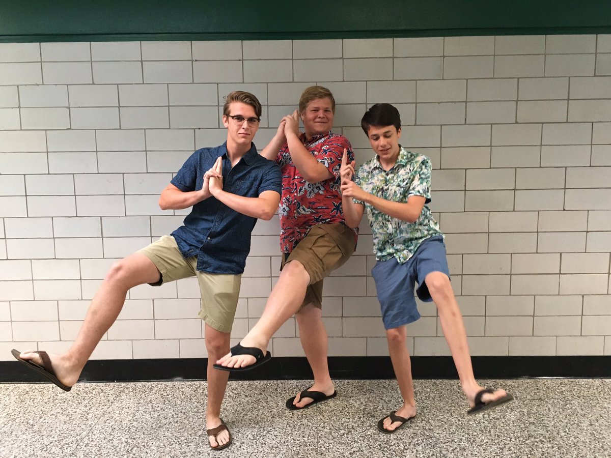 zackbennett11's tweet photo. Spirit Week Day 2- Dynamic Duo #raddads @ChamberlainSGA https://t.co/a4KPUxfMpL