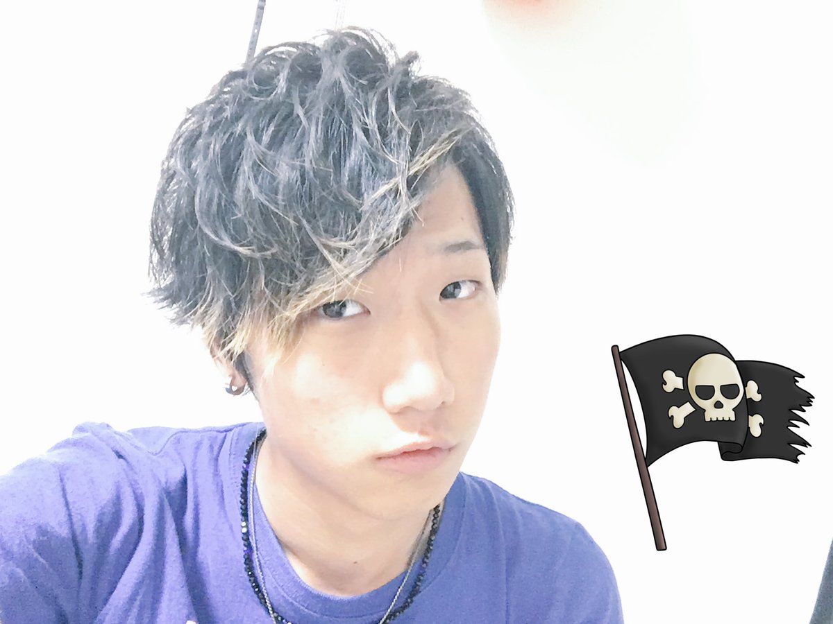 Kaito 前髪上げ Style ヘアアイロンは基本うちまきです 前髪は8 2ぐらいの割合で 分けてます 少しスッキリさせたかったので 前髪を熱入れてダッカールで止めて上げました ワックスはデューサー4 ヘアセット セルフセット 1mmでも
