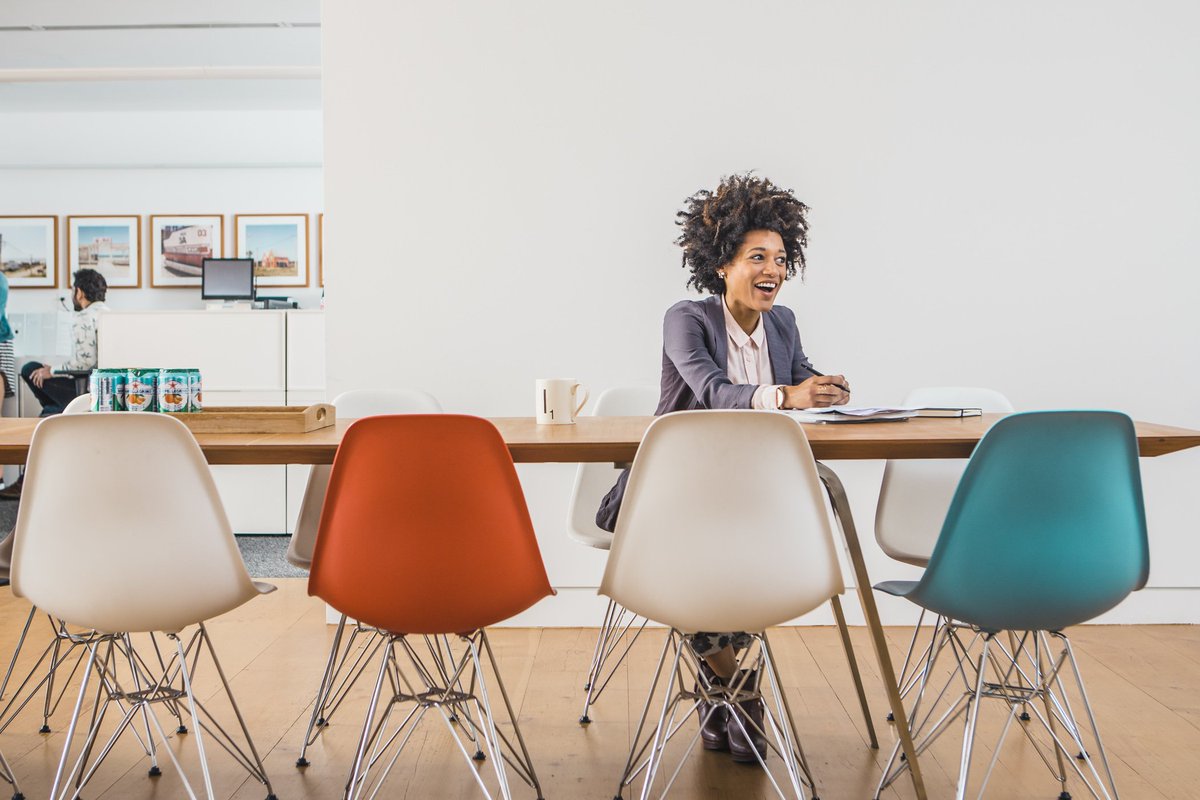 How <a href="/hootsuite/">Hootsuite 🦉</a>'s Head of People attracts and retains millennials, beyond 🍺 and 🐶 ow.ly/m7Fr100lRTk via <a href="/HRZone/">HRZone</a>