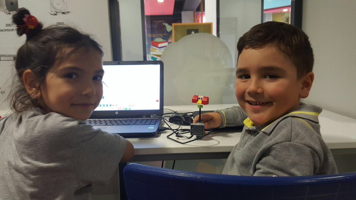 BahcesehirOrdu's tweet image. Avrupa Kodlama Haft Robotik veKodlama dersinde eğlenceli robotlarla kutlanıyor.#codeweekeu #europecodeweek #kodlamasaati #hourofcode #codeEU