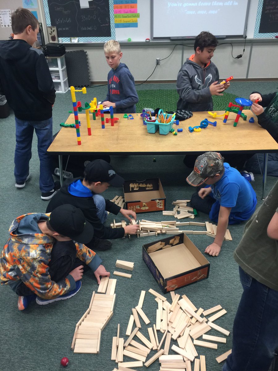 whibennett's tweet image. It's a great day in 5th grade... #makermorning #themesway #hatday