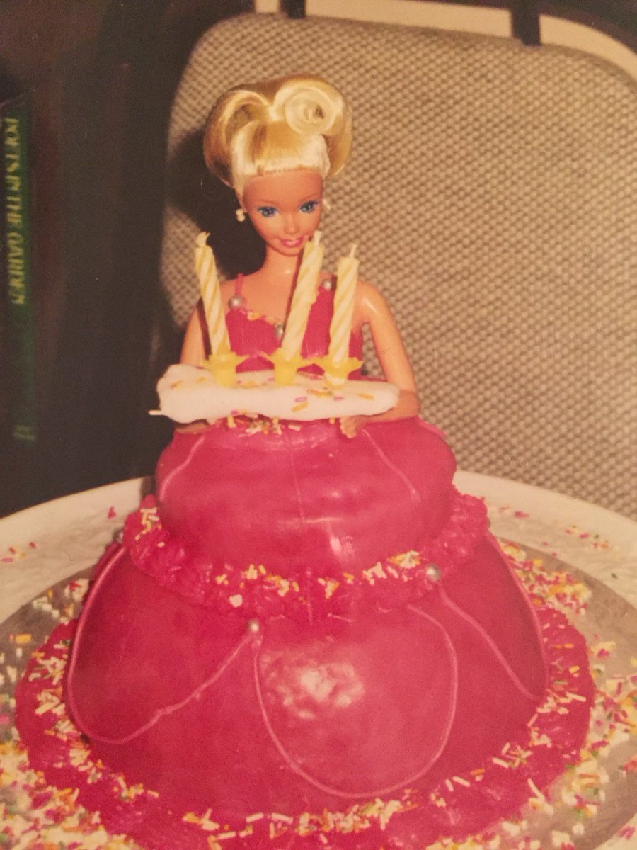 Classics_Cakes's tweet photo. Check out my top five birthday cakes! https://t.co/UwduqeyNZn https://t.co/xS9bQ9IDHc