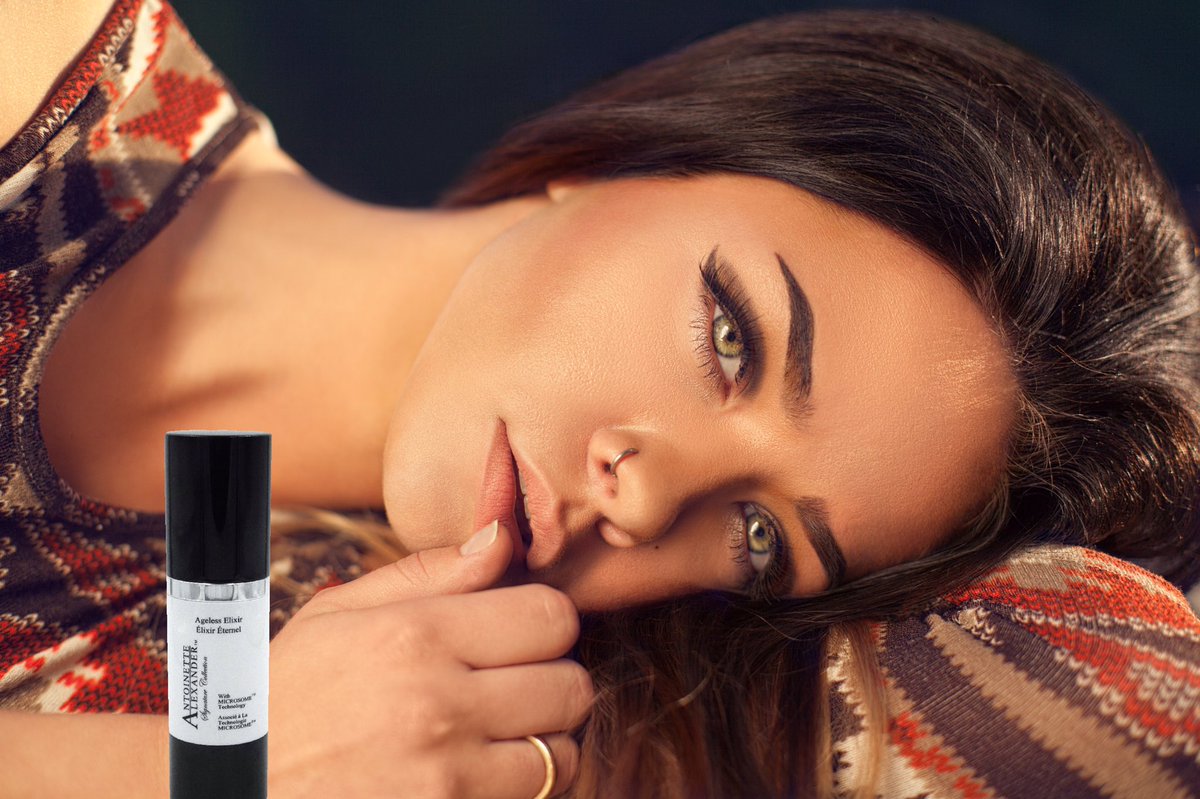 AAlexanderSC's tweet photo. When using a #MoisturerRch product like our #AgelessElixir include the skin your hands & neck as well as your face for youthful looking skin https://t.co/f4rTGZPwVU