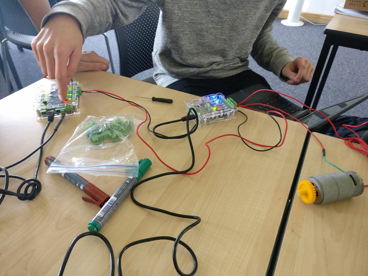 DesignAutoMecha's tweet image. Week 5: Task
On the 15th October we attended the Kickstarter event to receive our task so we are underway with the design and programming.