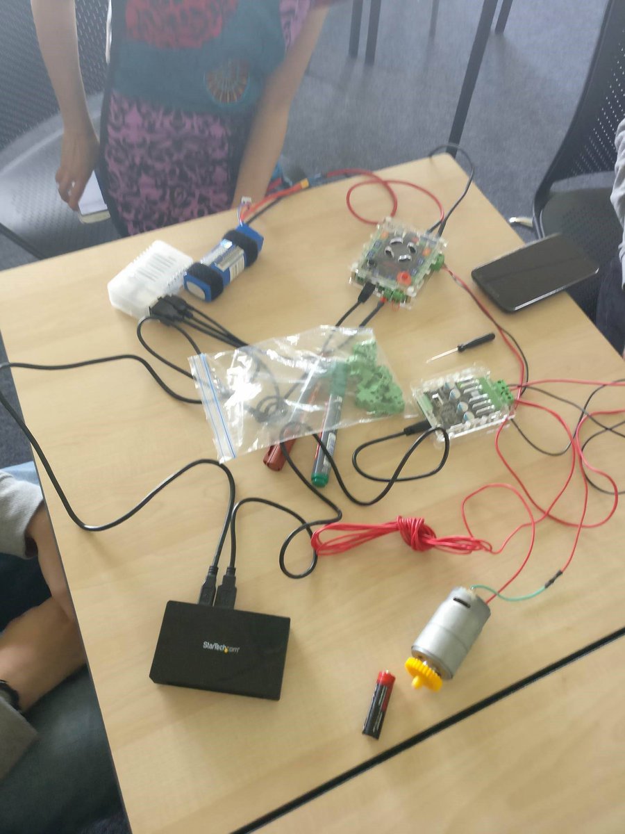 DesignAutoMecha's tweet image. Week 5: Task
On the 15th October we attended the Kickstarter event to receive our task so we are underway with the design and programming.