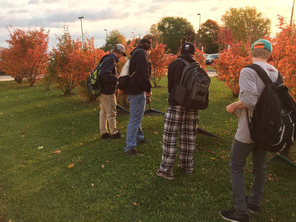 JennMeeker's tweet photo. WHSS Students paying it forward and raking leaves for seniors - Go Wolverines https://t.co/e9rZU6ZkS5