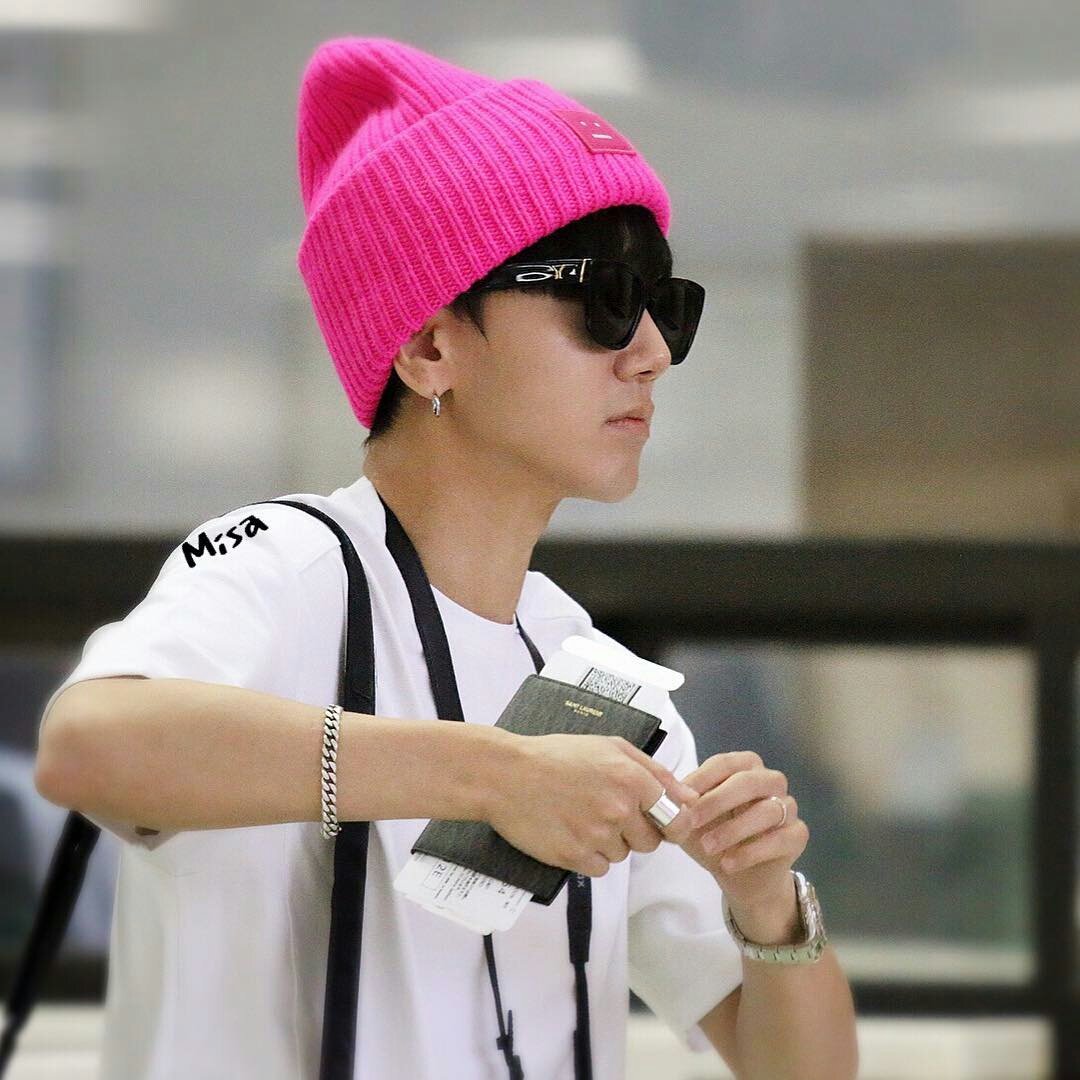 ShiNn_Min's tweet photo. RT @Deyolacious: #yesung #fashionista #fashion #airport #saintlaurent #WhyStyle #justforyou https://t.co/cOQAl4j2rH