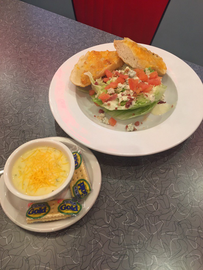 RedeyeDinerCLT's tweet photo. #itswhatsforlunch @RedeyeDinerCLT https://t.co/4D5CBbnq7s