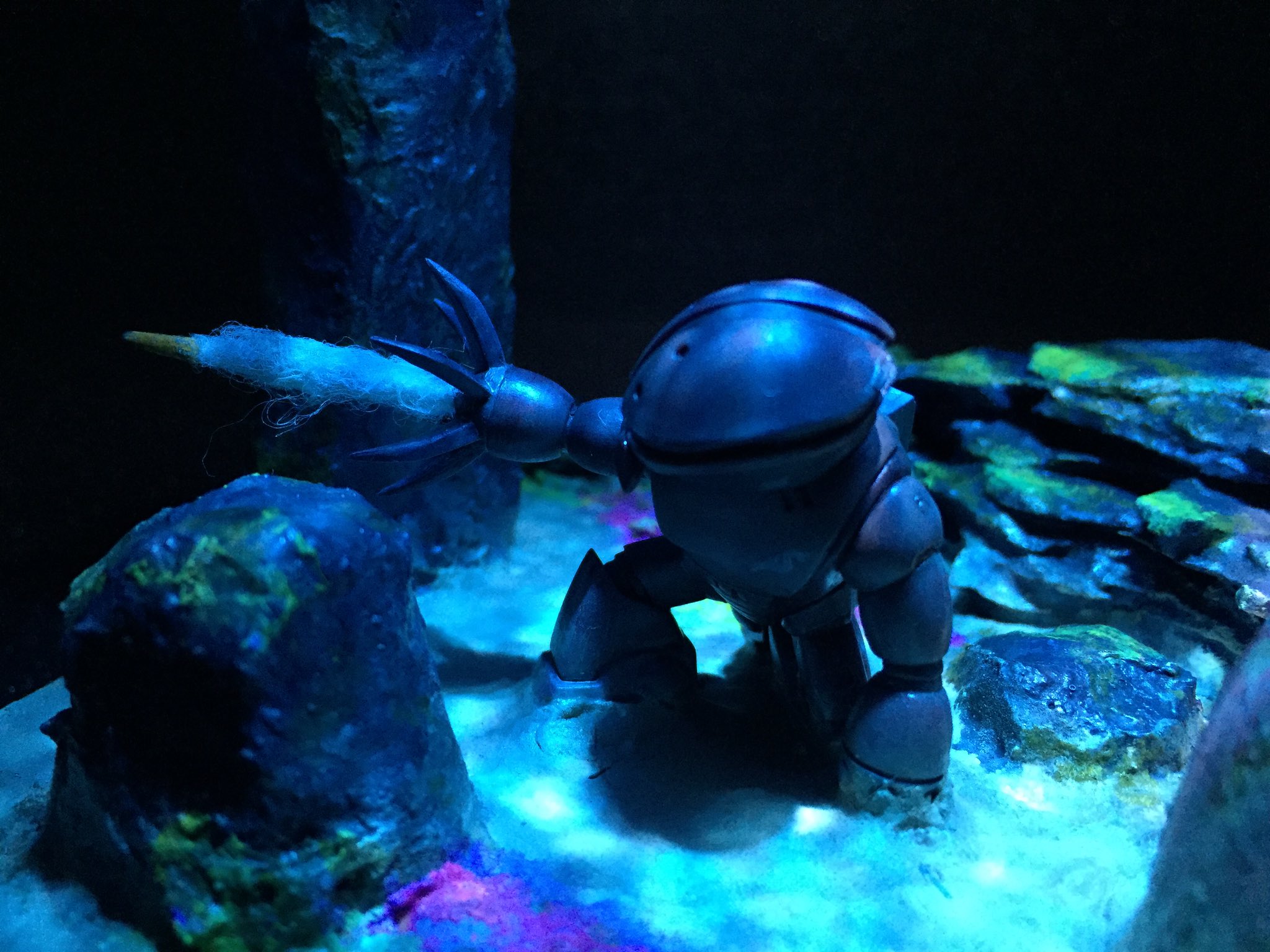 びびまる ミニジオラマ完成 アッガイ 底静かに ノンスケール 台座100 100mm ガンダムコレクションのアッガイを使い ノンスケール水中ジオラマにしてみました 腕のビームはミサイルに改修されている設定です ジオラマ