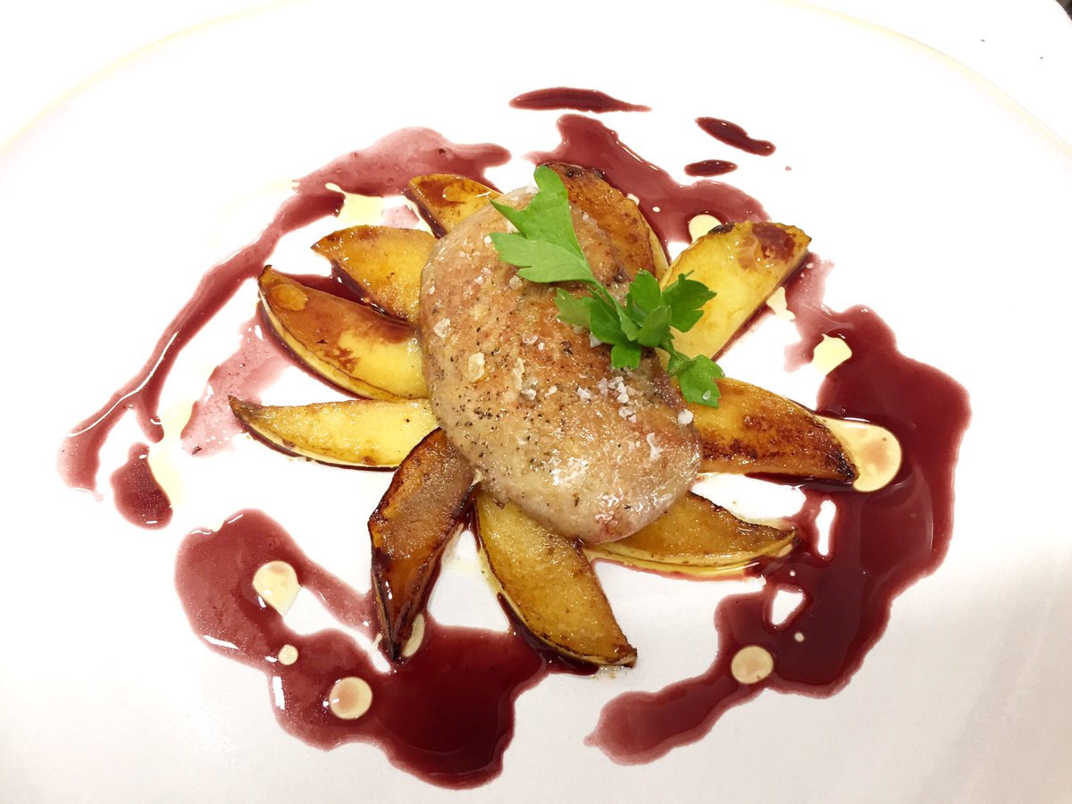 5cucharas's tweet photo. Uno de los #platos de hoy #foie a la sarten #manzana caramelizada #oporto #tradicional #riquisimo #degustacion #5cucharas #tetuantambienmola https://t.co/SmJGMmYNcy