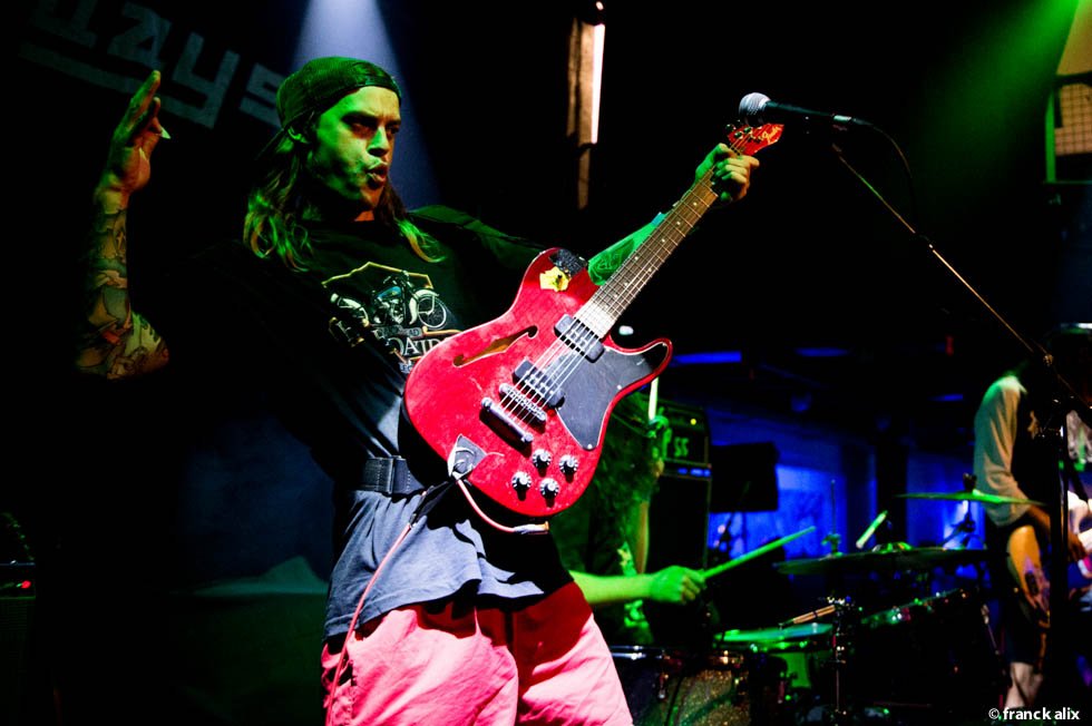 STAGE TIMES for our 1st night of <a href="/DUNERATSS/">DUNE RATS!</a> + <a href="/DZDEATHRAYS/">DZ DEATHRAYS</a> are now live on our website! Support from <a href="/millionsmusic/">Millions</a> 
birdonthewire.net/events/dunerat…