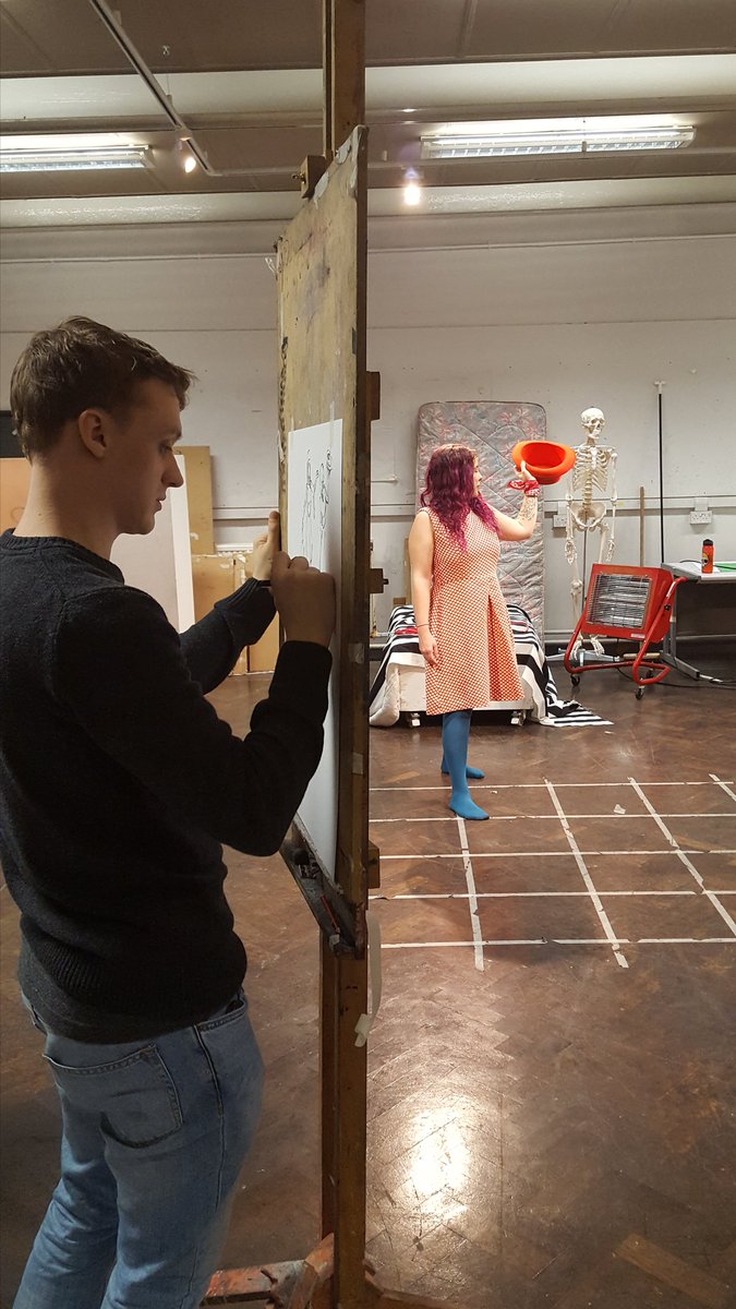 BurBoCreations's tweet photo. Another great life drawing session this afternoon @25fpsstaffs @Laurawestonart @PhilipHallworth https://t.co/J9Lw71Uwov