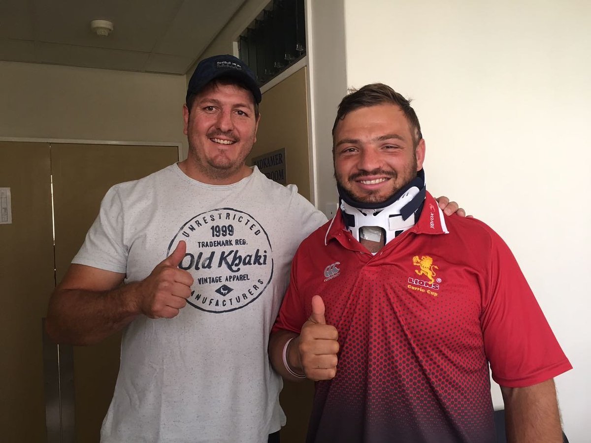 MyPlayers Player Representative <a href="/steph1roberts/">Steph roberts</a> spends time with <a href="/julianred3/">Julian Redelinghuys</a>, who is recovering following his successful operation. #rugby