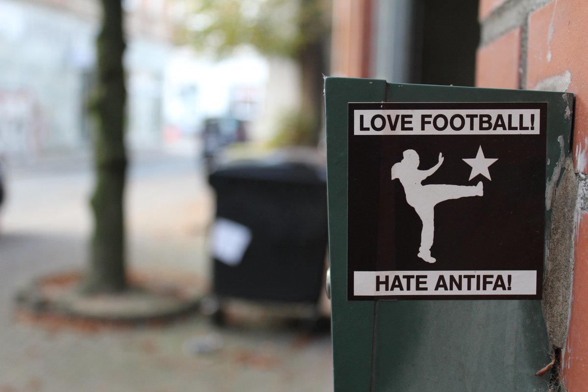 materialversand's tweet image. LOVE FOOTBALL - HATE ANTIFA! Der Aufkleber für Fußballfans. In schwarz-weiß, schwarz-gelb und grün-weiß. Zuschlagen! patrioten-propaganda.net/partner/twitte…
