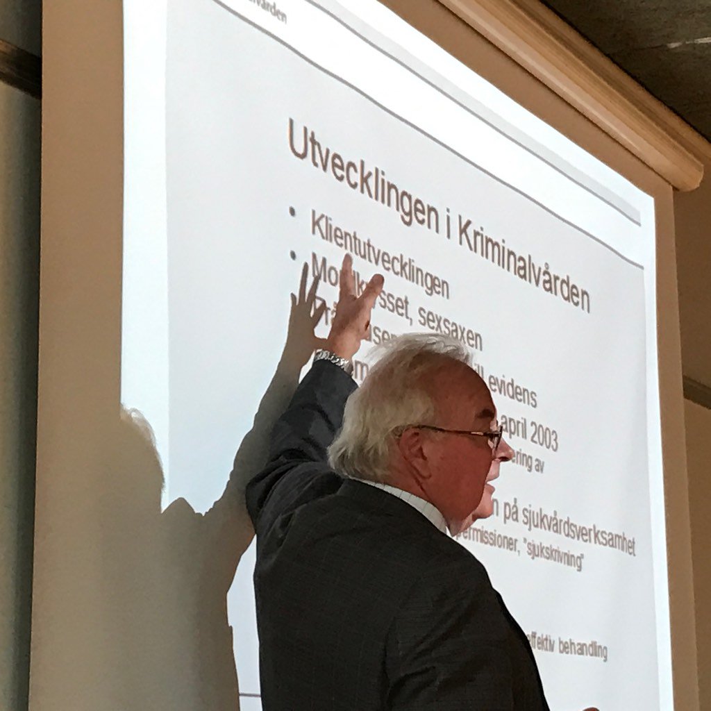 Tema sjukvård! Syd och väst i en gemensam konferens där verksamhetens sjuksköterskor samverkar och utvecklar.