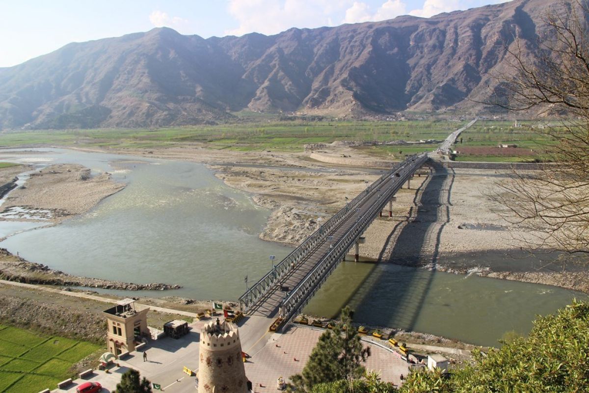 MabeyBridge's tweet photo. Discover how Mabey installed the Gammon Bridge in Pakistan, which opened in May 2012: https://t.co/DOIMk2Crhw
#GammonBridge #Pakistan #Mabey https://t.co/dc4oiRgPQk